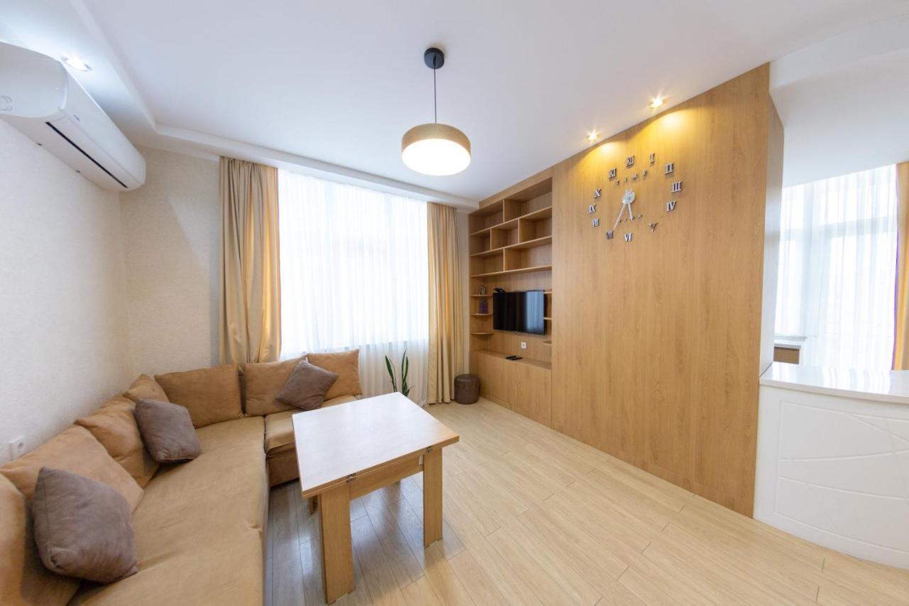 באטומי 5 Apartment In One Boulding - Near Stadium מראה חיצוני תמונה