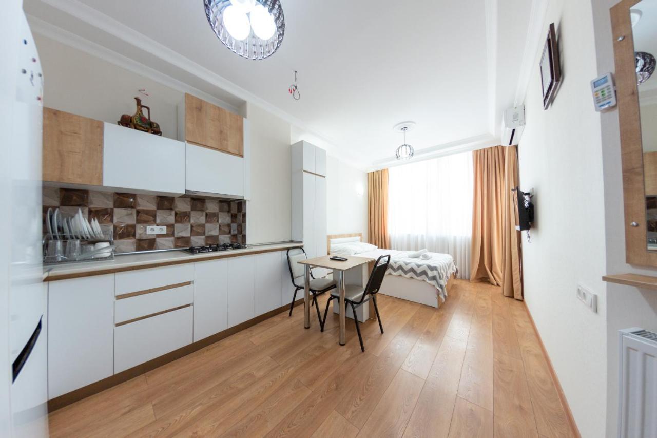 באטומי 5 Apartment In One Boulding - Near Stadium מראה חיצוני תמונה