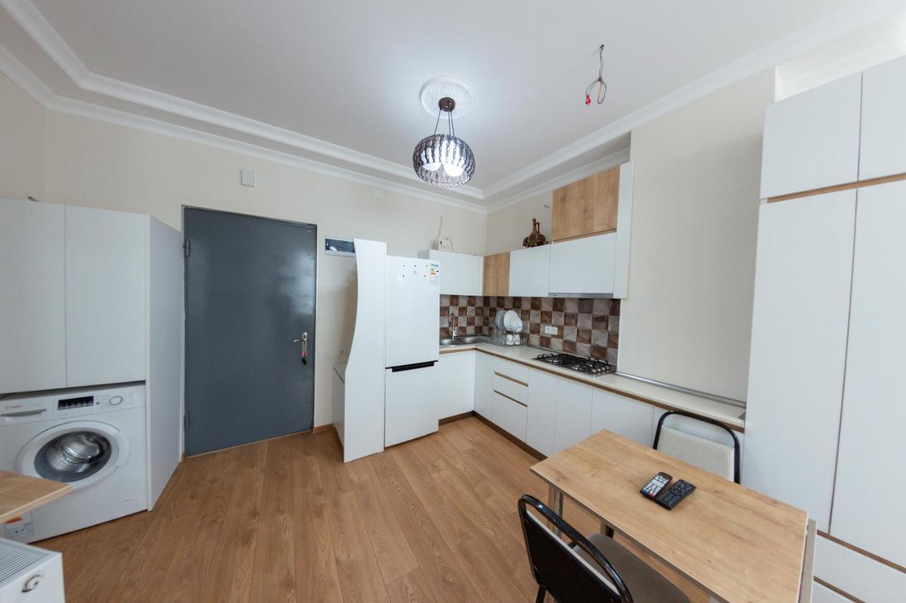 באטומי 5 Apartment In One Boulding - Near Stadium מראה חיצוני תמונה