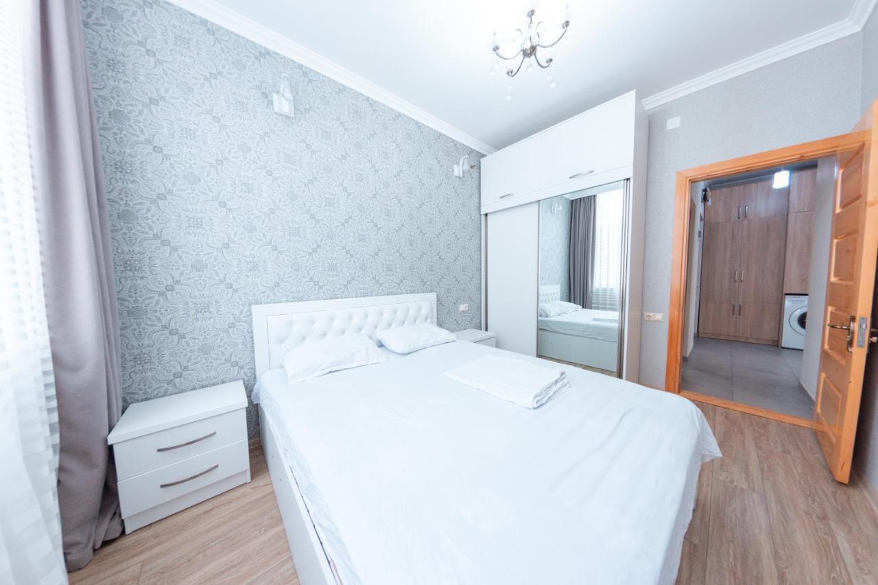 באטומי 5 Apartment In One Boulding - Near Stadium מראה חיצוני תמונה